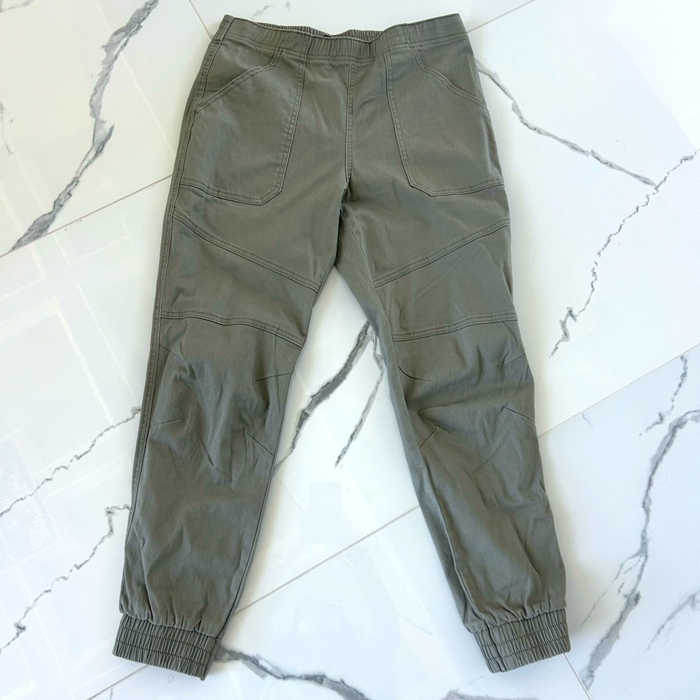 Green cargo pants
